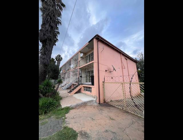 3 BEDROOM APARTMENT FOR SALE IN WEST TURFFONTEIN